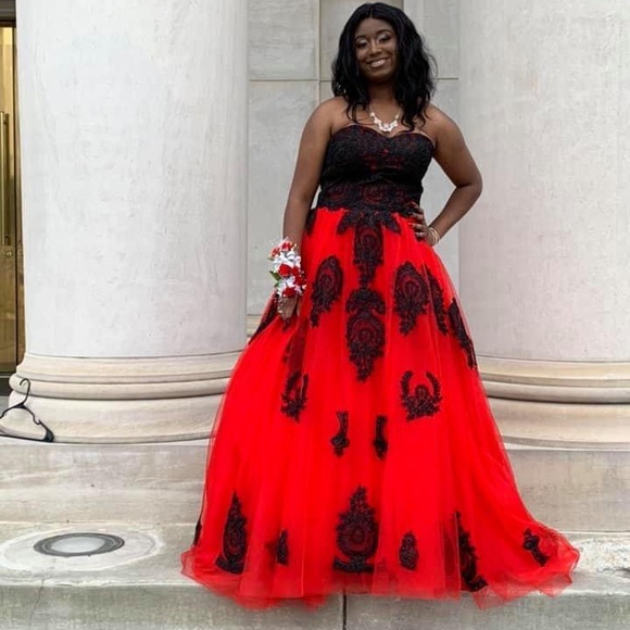 Prom dress - Picture 3 of 4